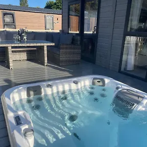 https://ailsa-lodge-with-hot-tub.yorkshirehotels.net