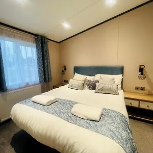 https://ailsa-lodge-with-hot-tub.yorkshirehotels.net